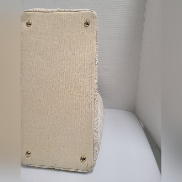 OSCAR DE LA RENTA Ivory & Beige Floral Canvas Tote Bag - Picture 16 of 16